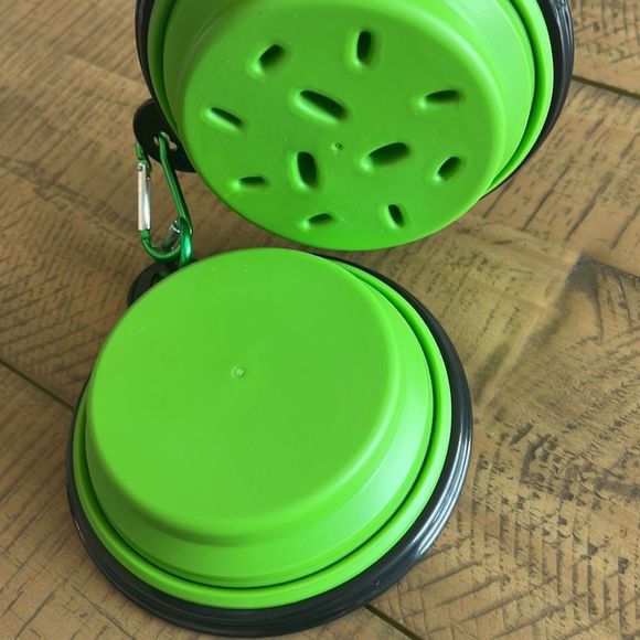 🎈Host pick 🎈On the go doggie dishes - Picture 2 of 6